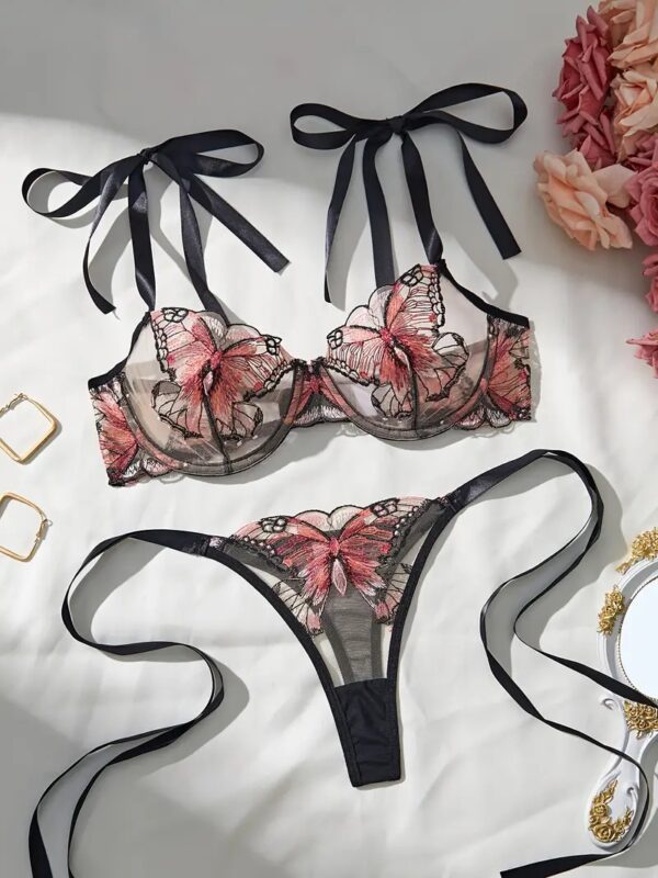 CONJUNTO CON DISEÑO DE MARIPOSA 2 PIEZAS